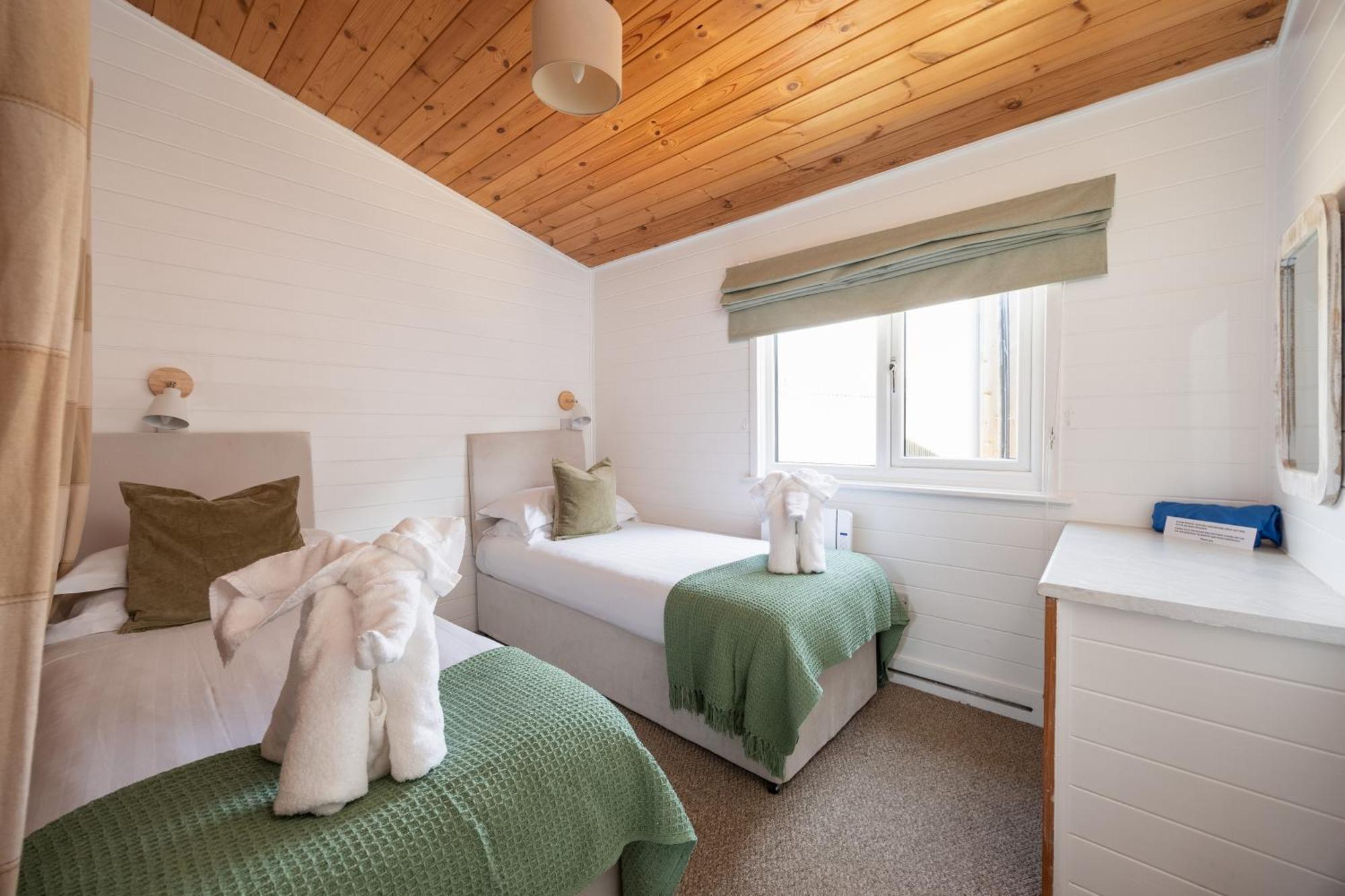 West Chalet At Tapnell Farm Yarmouth  Eksteriør billede